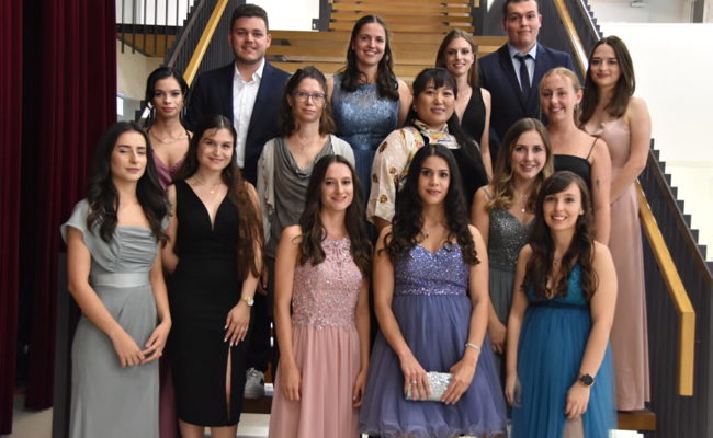 Die Pflegediplome wurden erstmals unter dem neuen Dach vergeben