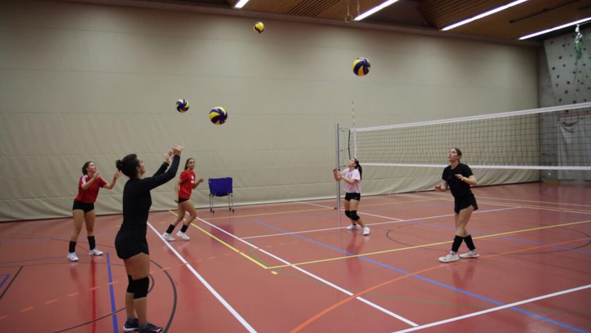  In den Trainingseinheiten finden sich arrivierte und neue Spielerinnen nach und nach. 