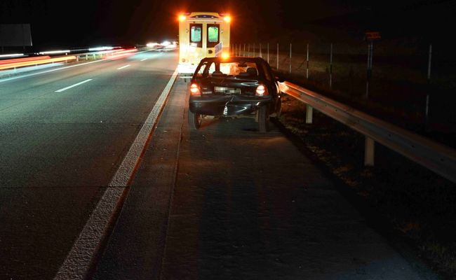 Zwei verletzte Autolenker nach Auffahrunfall auf der A13 - über 11'000 Franken Sachschaden
