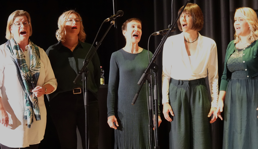 Die starken Frauenstimmen des Chors, von links: Regula Sturzenegger, Sandra Felder, Utta Mahlknecht, Christine Zogg und Sarah Frehner.