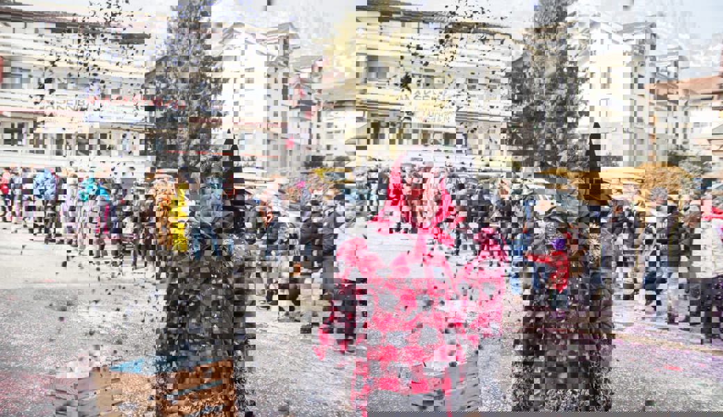  Von Freitag bis Sonntag findet die Gamser Fasnacht statt. 