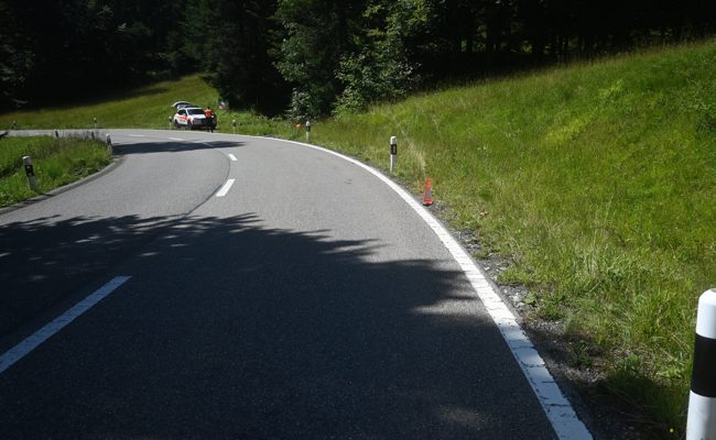 Von Strasse abgekommen: Motorradlenker verletzt sich bei Selbstunfall