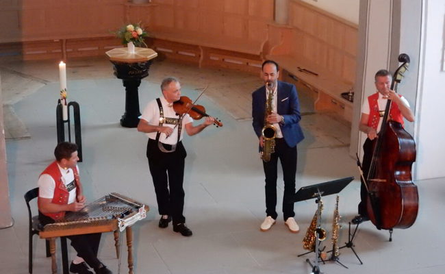 Begeisterung für mitreissendes Sommerkonzert mit Peter Lenzin und dem Appenzeller Echo