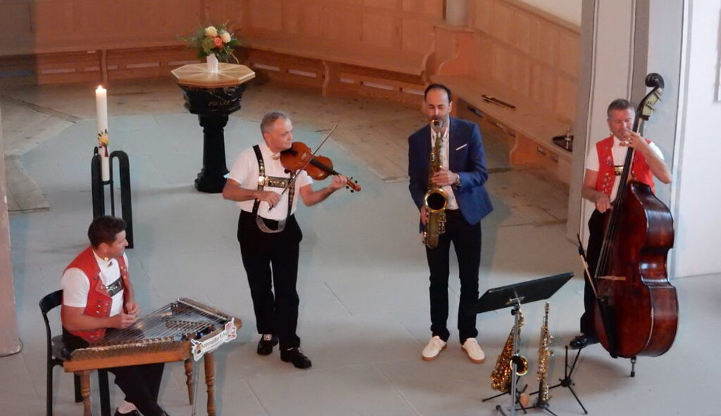  Peter Lenzin und das Appenzeller Echo erhielten am Sommerkonzert vom Publikum Standing Ovations für ihre musikalische Darbietung. 