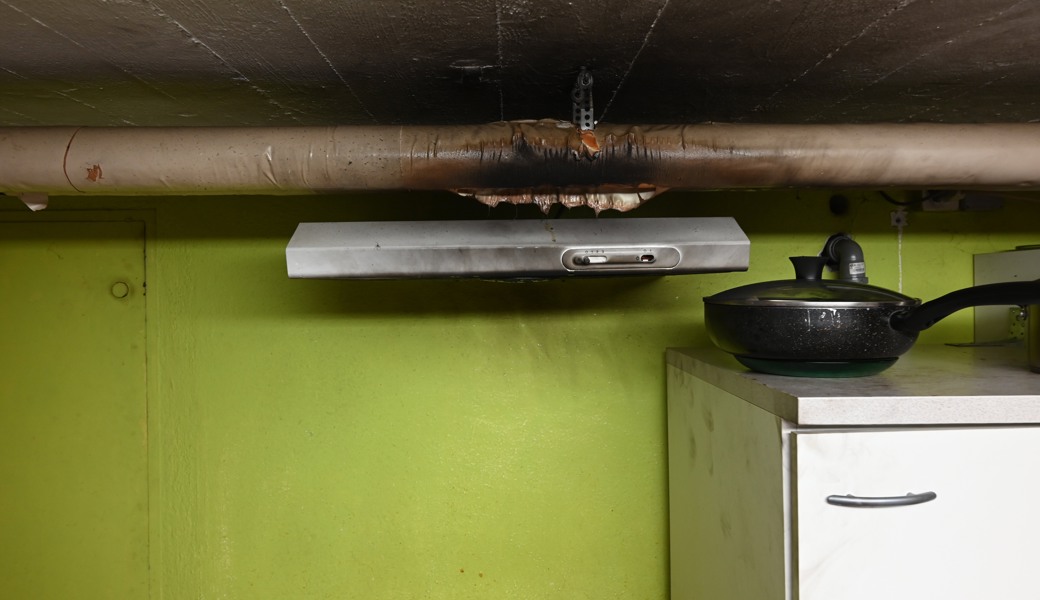 Das Öl in der Pfanne entzündete sich.