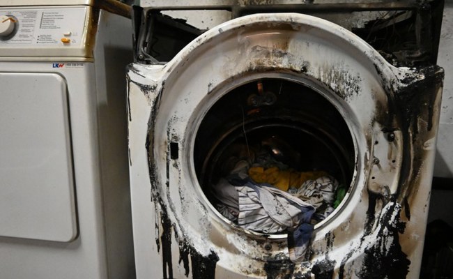 Nach Brand einer Waschmaschine: Zwei Personen im Spital