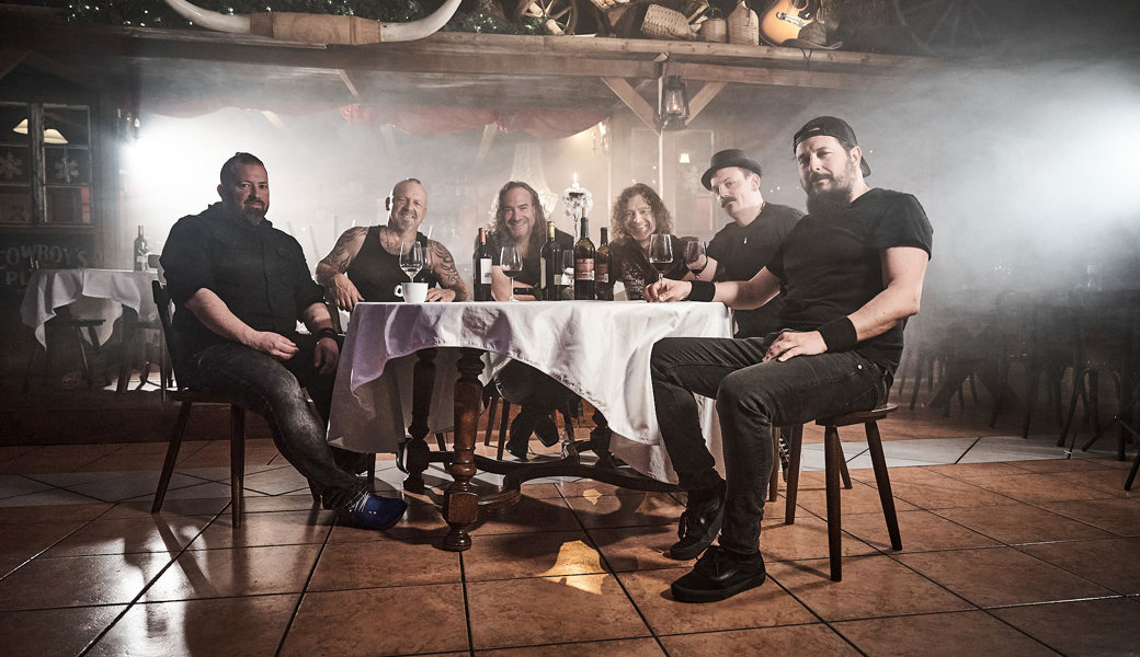 Für den Song «Brich mir mis Herz» spannten Megawatt und Gölä zusammen.