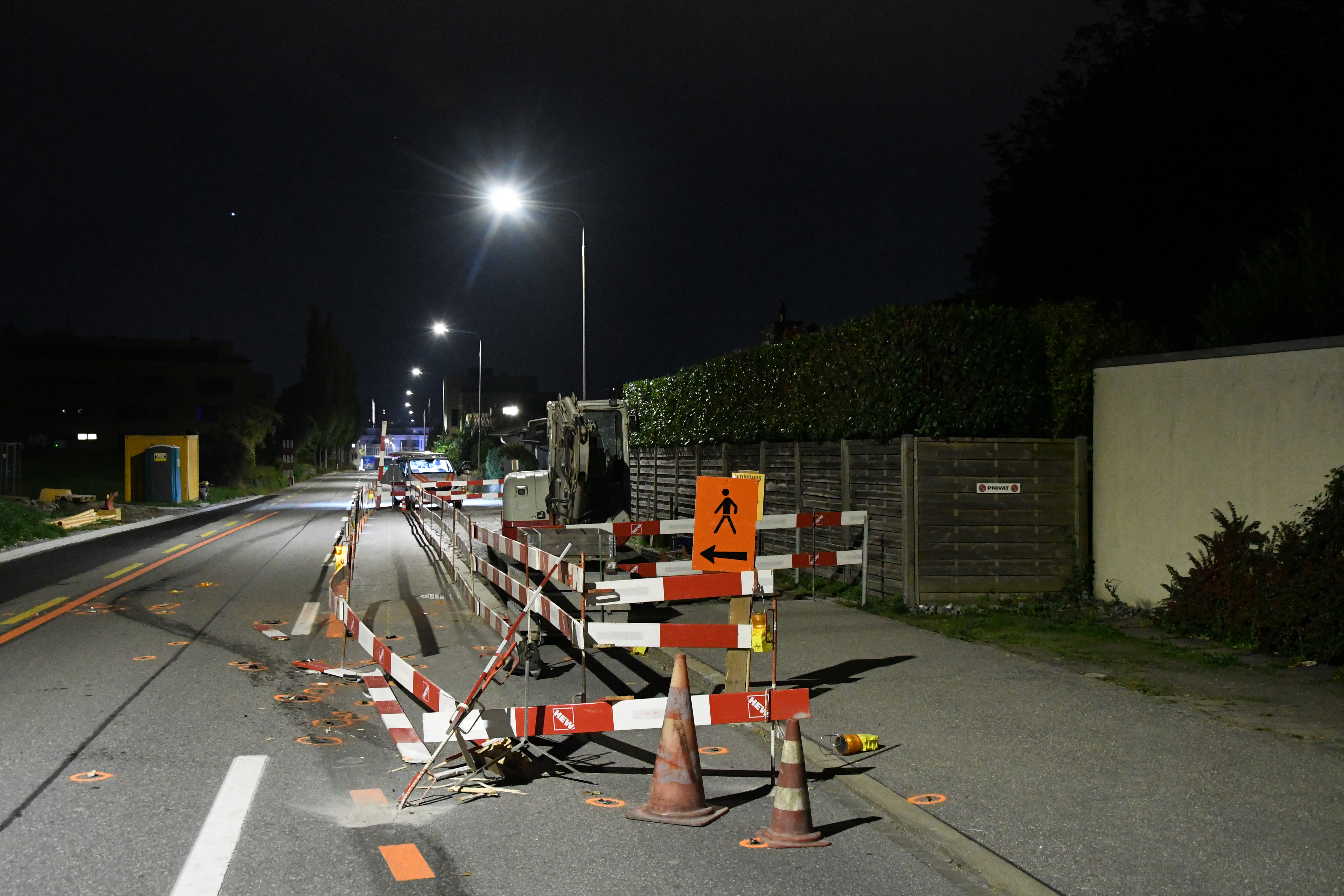 Motorrad in Baustellenabsperrung gekracht – Zeugen gesucht