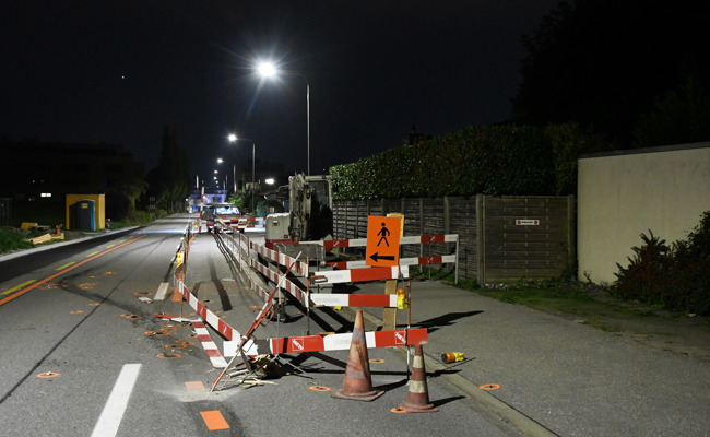 Motorrad in Baustellenabsperrung gekracht – Zeugen gesucht