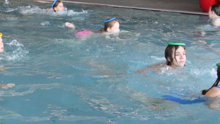  Der Schwimmunterricht im Verein, in der Schule oder wie hier in der Sportwoche sorgt für Sicherheit im Wasser. 