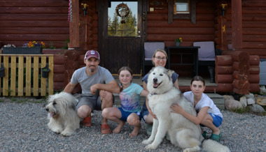 Bont lässt die Geschichte einer Husky-Hündin lebendig werden – er schlüpfte sogar ins Hunderudel