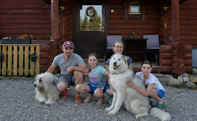 Bont lässt die Geschichte einer Husky-Hündin lebendig werden – er schlüpfte sogar ins Hunderudel