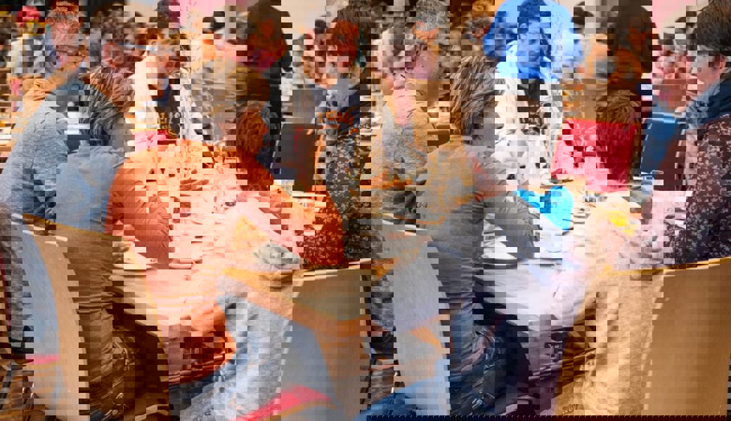  Reichhaltiges Frühstück vor dem Gottesdienst: Die Idee kam gut an. 