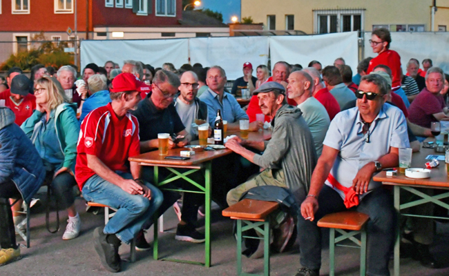 Trotz Panne und Niederlage war die EM-Stimmung auf dem Fussballfestplatz bestens