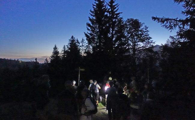 Nachts auf dem Klangweg: Die Dunkelheit verlangt Aufmerksamkeit