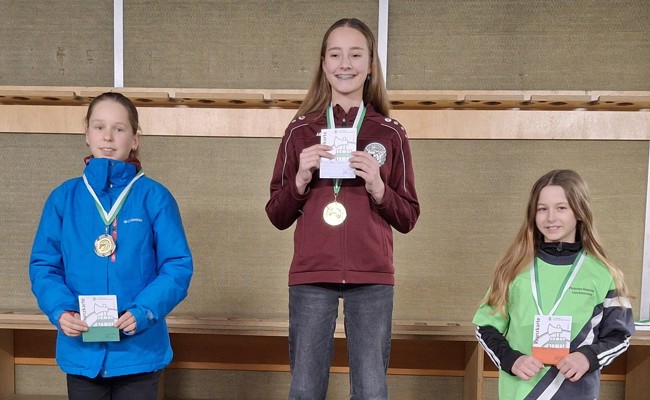 Treffsichere Buchserinnen auf dem Podest