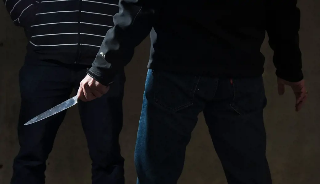 Gewalttat: Mann verletzt mit Messer Eltern und Schwester teils schwer