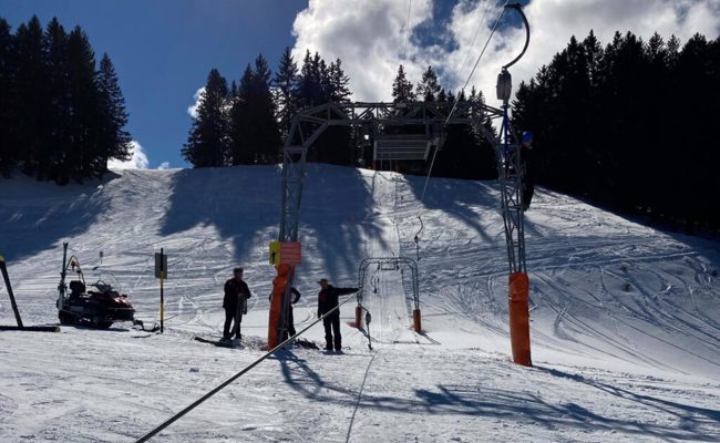 Skifahrerinnen lassen am Lift auf dem Flumserberg den Bügel los und verletzen dabei einen Mann