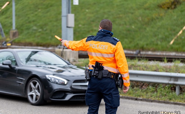 Sechs Autoposer aus dem Verkehr gezogen