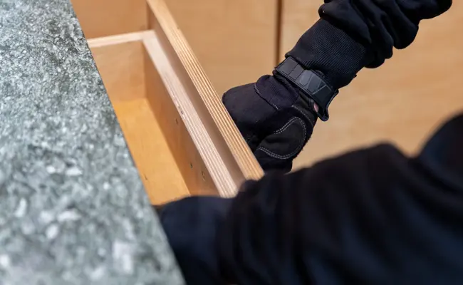 Schon wieder werden bei Einbruch Waffen gestohlen