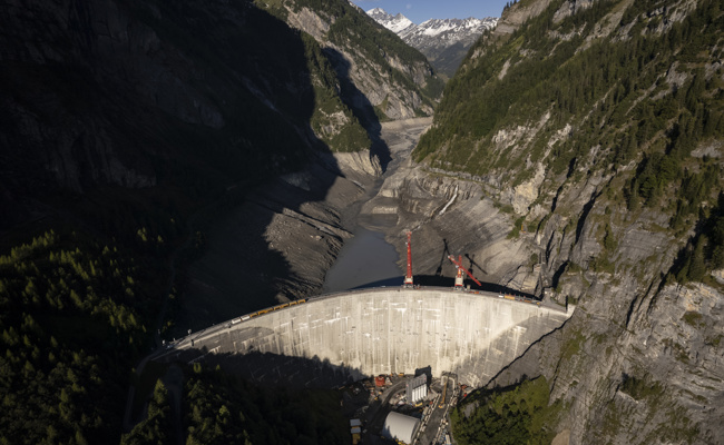 Wasser marsch! Der Stausee im Calfeisental wird wieder gefüllt