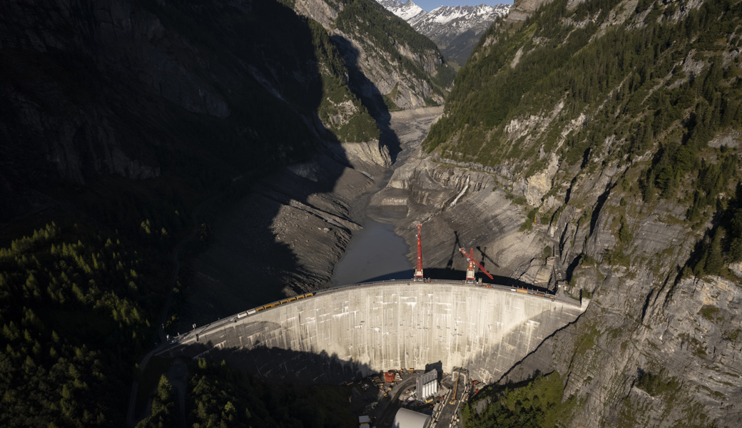 Wasser marsch! Der Stausee im Calfeisental wird wieder gefüllt