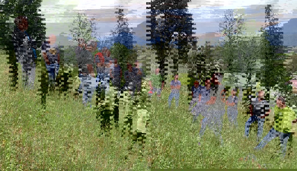  Die Bekämpfung des Einjährigen Berufkrauts bedeutet für die Landwirtschaft einen enormen Mehraufwand. Am Erfahrungsaustausch des Landwirtschaftlichen Zentrums SG wurden effizientere Strategien rege diskutiert. 