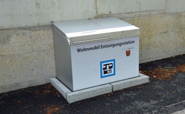 Camper freuen sich über neue Entsorgungsstation