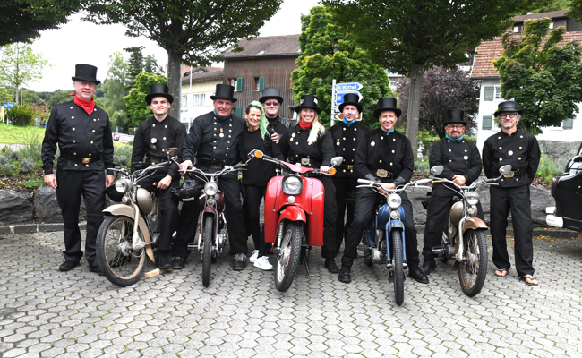 Deutsche Kaminfeger auf grosser Töfflitour