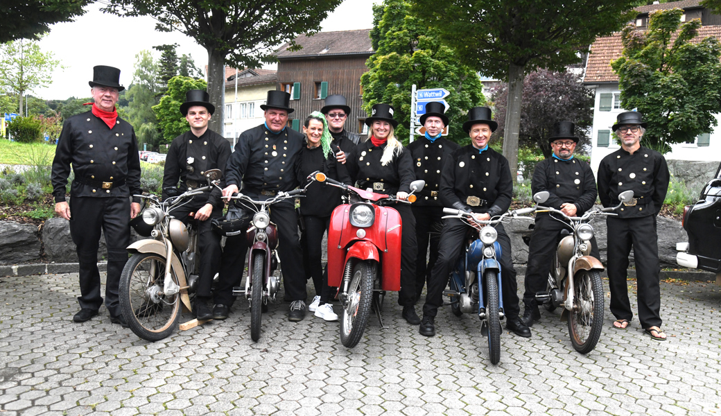 Deutsche Kaminfeger auf grosser Töfflitour