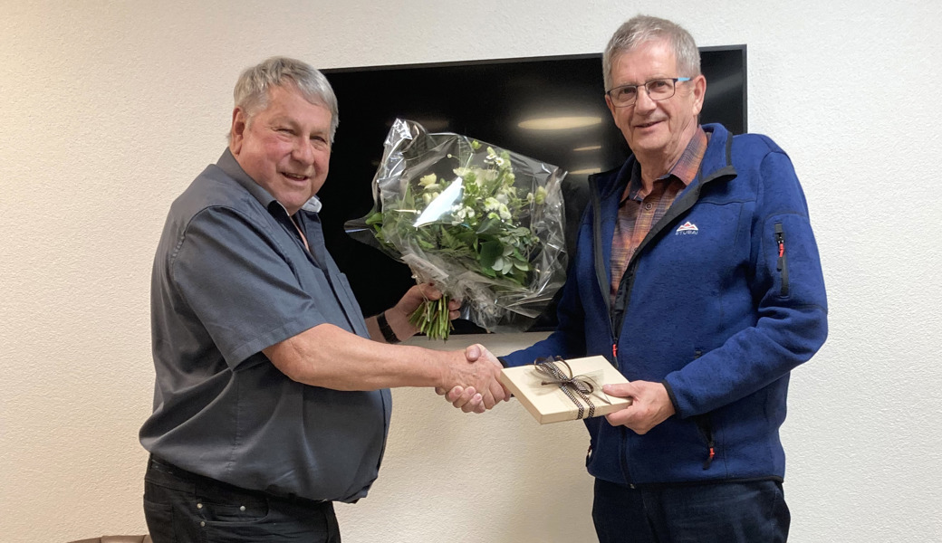 Anerkennung für zwölfjähriges Engagement: Präsident Peter Brugger (links) dankt Hermann Sutter.