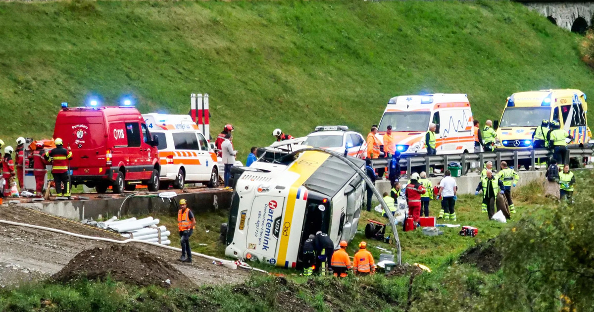 Several fatalities after crash involving a Dutch coach in the Engadine