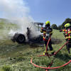 Technischer Defekt: Traktor auf Feld ausgebrannt