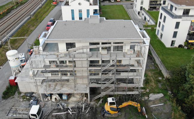 Tragischer Arbeitsunfall: 43-jähriger Mann stürzt von Fassadengerüst und stirbt