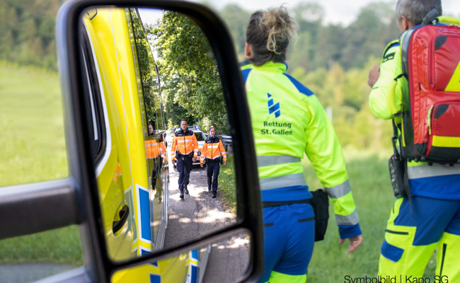 Kollision mit Auto: Velofahrer bei Unfall schwer verletzt