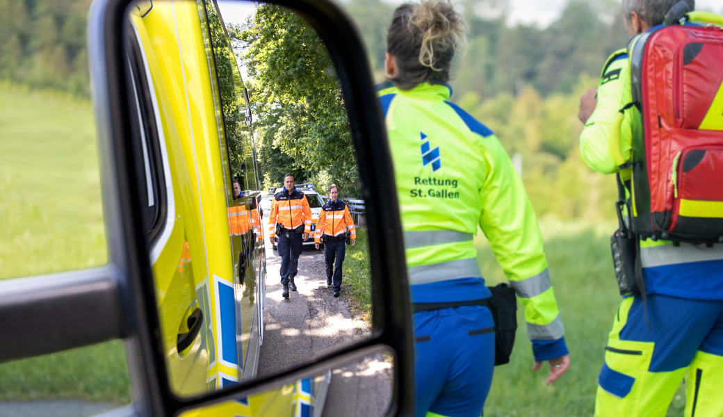 Kollision mit Auto: Velofahrer bei Unfall schwer verletzt