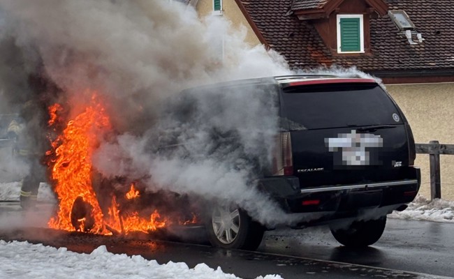 Totalschaden: Vollbrand eines parkierten Autos