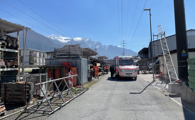 Gerüstbauer verletzt sich bei einem Sturz in Zizers mittelschwer