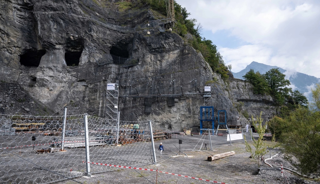 «Steine kommen selten allein» – Geobrugg testet ihre Schutznetze in Walenstadt