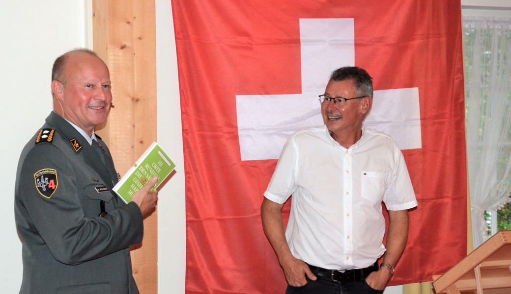 Referent Willy Brülisauer (l.) mit Richard Brander, Präsident des neu gegründeten Event- und Kulturvereins Oberes Toggenburg.