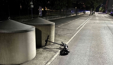 Fahrunfähig mit E-Trottinett gegen Molok geprallt