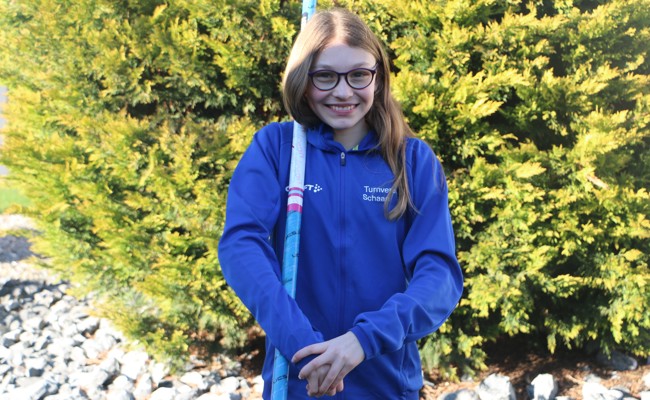 Den Stab im Griff: Für Selina Metzler ging es schon beim Debüt hoch hinaus