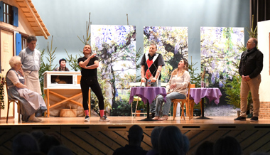 Sonderbare Verhaltensweisen und ein Raub: Theaterstück «Versuechskaninchen» überrascht am Ende mit einem Paukenschlag