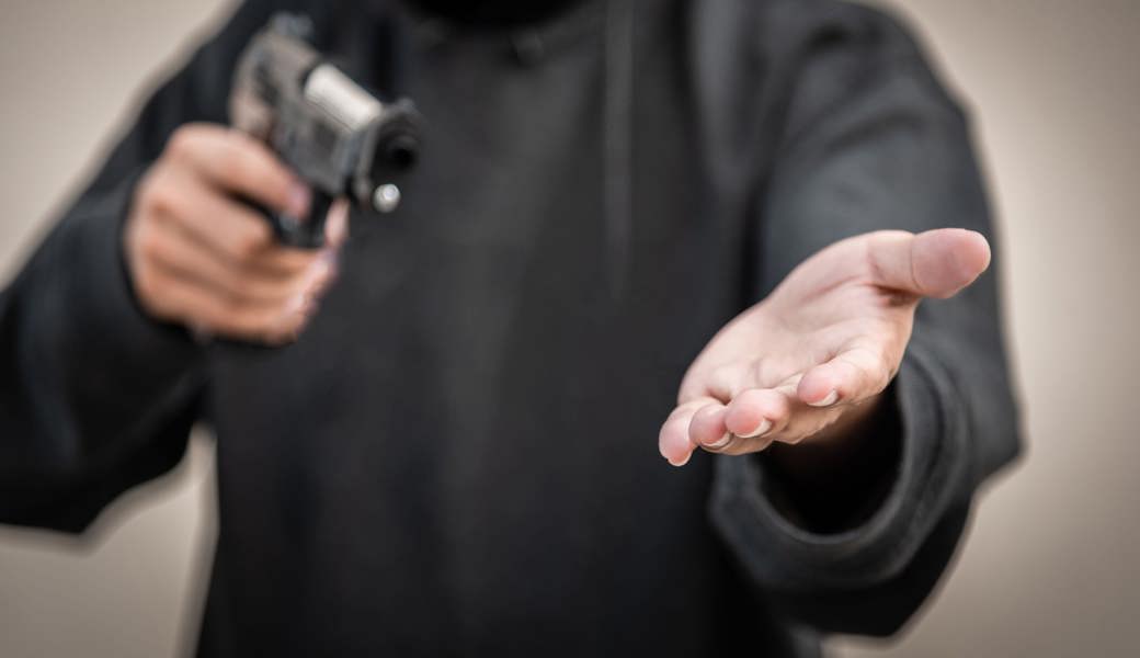 Mit vorgehaltener Softair-Pistole: In einer Bankfiliale in Rüthi erbeutete der 35-jährige Mann 60’000 Franken.