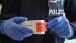 Unbekannte beschädigen Rolltor bei Einbruchsversuch