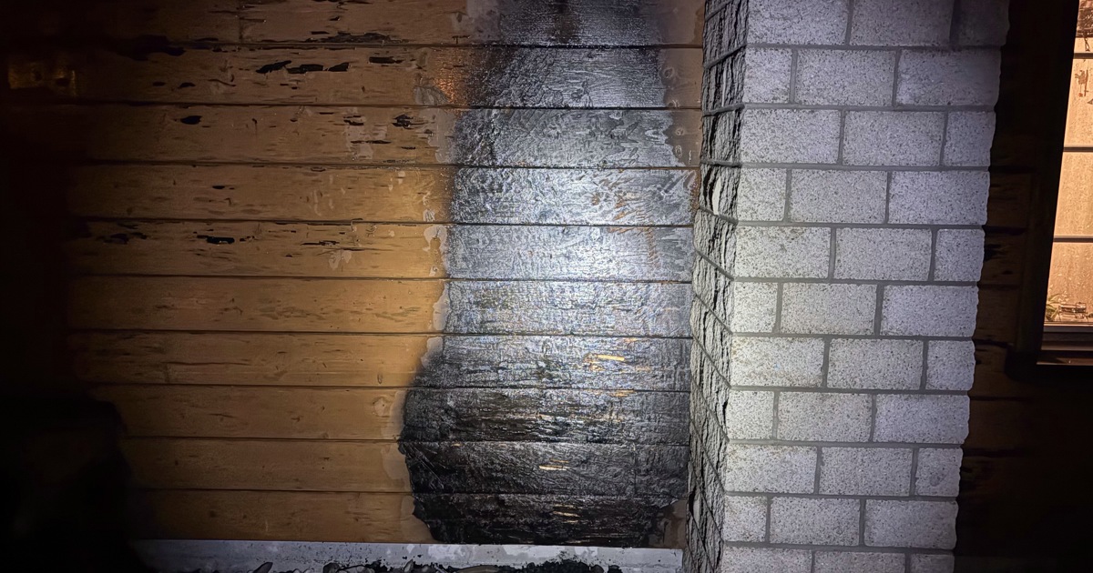 House facade caught fire due to uncooled ash