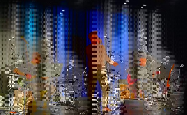 Grosse und klein Musiktalente rockten die Bühne im Kleintheater Fabriggli