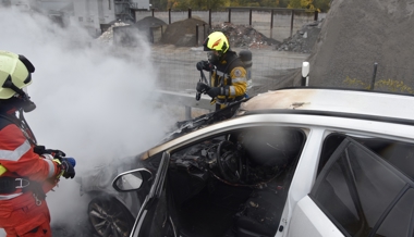 Ein Autobrand auf der A13 führte zu Verkehrsbehinderungen