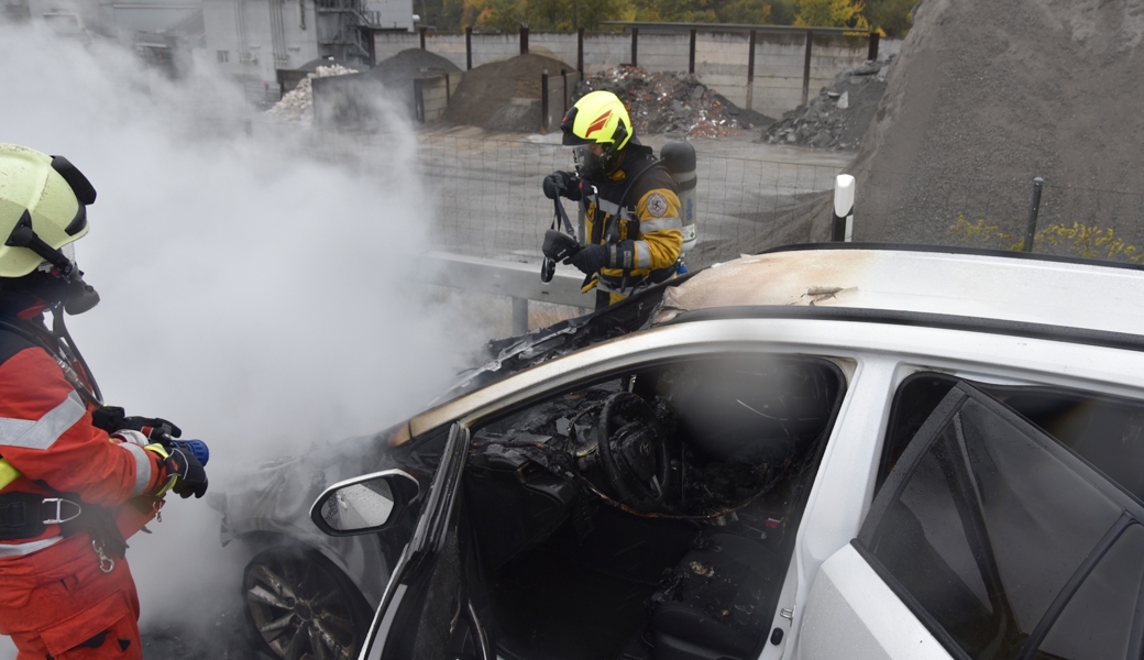 Ein Autobrand auf der A13 führte zu Verkehrsbehinderungen