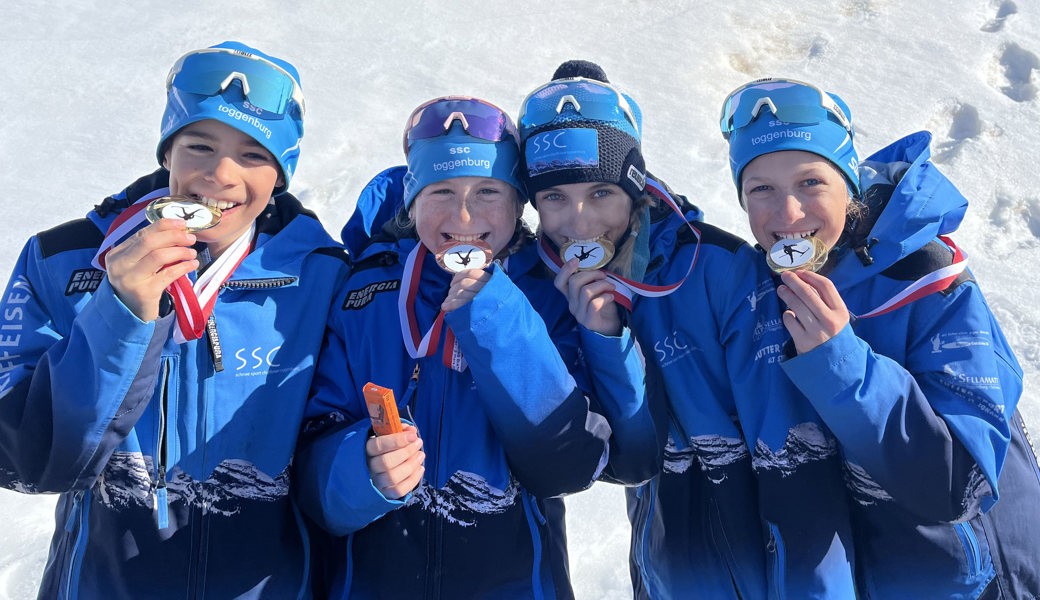 Das starke Biathlonteam des SSC Toggenburg heimste einige Medaillen ein, von links: Dario Ammann, Julia Huser, Lena Diezig und Anna Diezig.